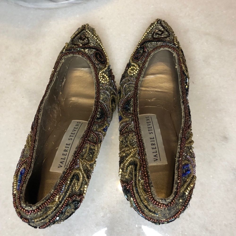 New Valerie Stevens beaded gold pumps - Picture 3 of 11